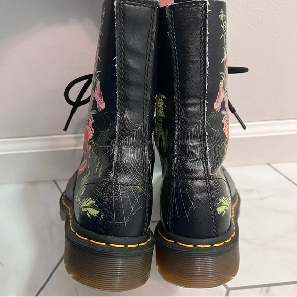 Dr. Martens 1490 WB Wild Botanics Floral Black Combat Boots Size 6 Womens - Picture 6 of 8